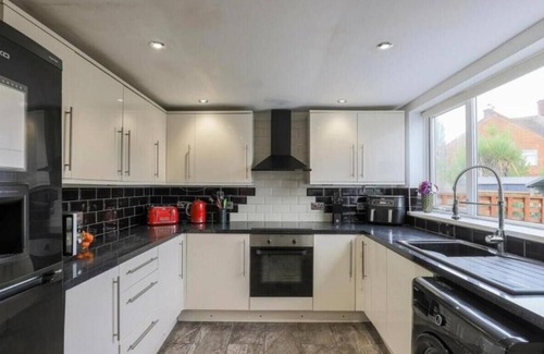 Maidstone House | Stylish 3BR House – Maidstone Gem