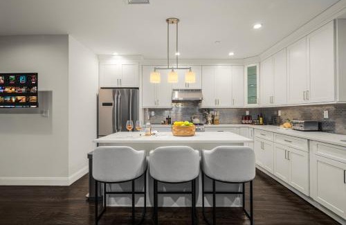 East Harlem Apartment | Stylish 3BR Designer Home in Harlem with Parking
