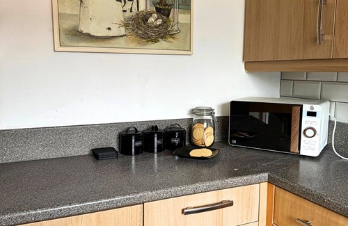 Corby House | Stylish 3BR Home | Garden + Wi-Fi + Parking – Perfect for Work or Family