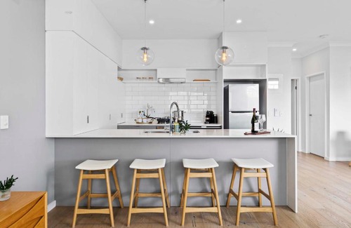 Camp Hill Apartment | Stylish 3BR Townhouse CampHill - WiFi, Parking