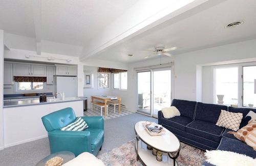 Richwood Cabin | Stylish 4-bedroom cabin with AC, WiFi & boat rental available!