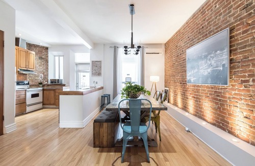 Latin Quarter Apartment | Stylish 4BDR Downtown Montreal Home - Brick Walls & Cozy Vibes