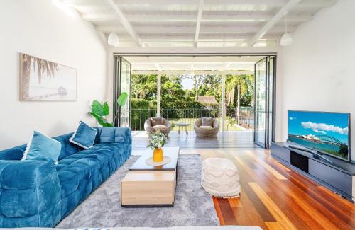 Strathfield House | Stylish 6BR Strathfield House Tennis & Fun Games