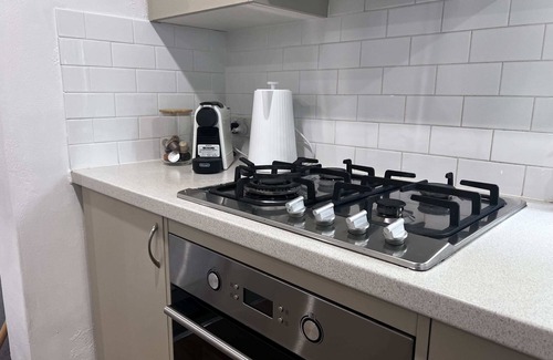 Alexandria House | Stylish Alexandria Terrace – Walk to dining & shops
