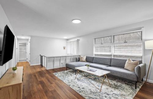 Wexford House | Stylish and Accessible Six Bedroom Home in Wexford/Pittsburg With Kids Amenities