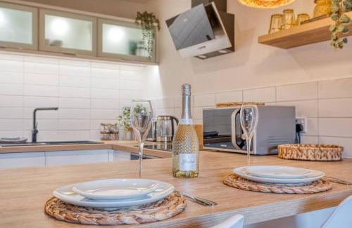 Pontrilas Apartment | Stylish and modern city centre apartment with easy parking