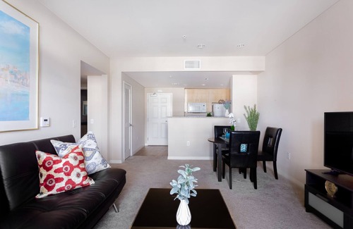 Old Pasadena Apartment | Stylish Apartment/Great Location/WiFi/Self Check In-Out/High Cleanliness Stdrs!