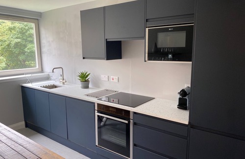 Gifford Apartment | Stylish apartment - Spotlessly clean, Central location, Free parking, Free WIFI