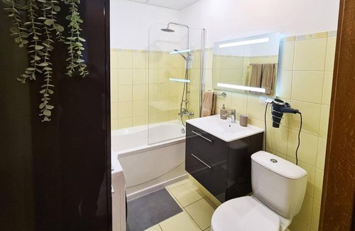 Sarkandaugava Apartment | Stylish apartment with parking & spacious balcony