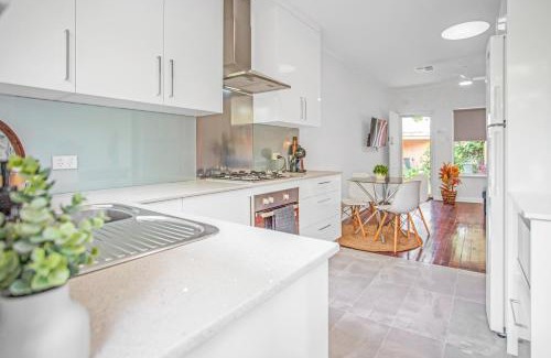 Brighton Apartment | Stylish Beachside Comfort Your Brighton Retreat