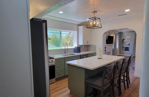 South Wrigley House | Stylish bright 3 bedrooms Wrigley historical district