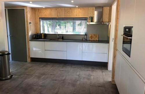 Gasselte House | Stylish bungalow near beautiful swimming hole