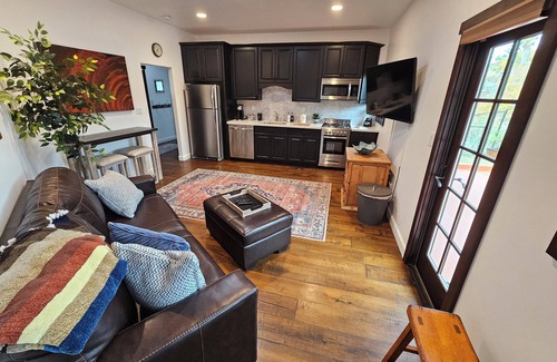 East Canyon Cottage | Stylish Casita In Escondido