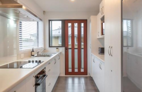 Edgeware Apartment | Stylish Central City Apartment on Bealey