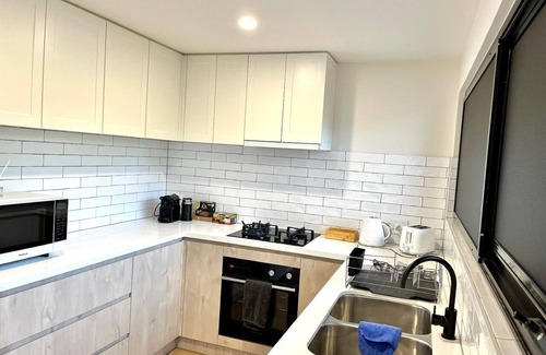 Healesville Apartment | Stylish & Central Healesville Apartment with Leafy Views & Balcony