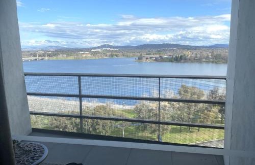 City West Apartment | Stylish Central Lake View Apartment - free parking