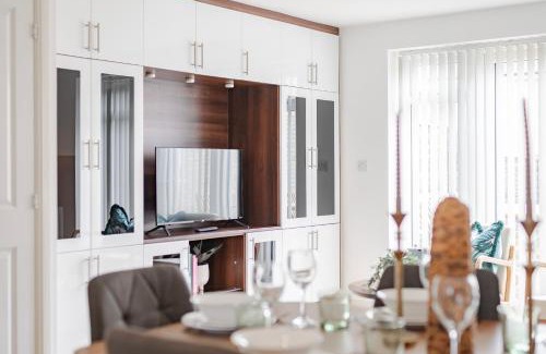Cambourne Apartment | Stylish & Chic 3 bed House