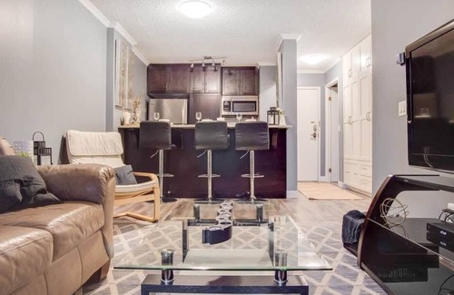 Eau Claire Apartment | Stylish City Center Apt | Free WiFi & Parking