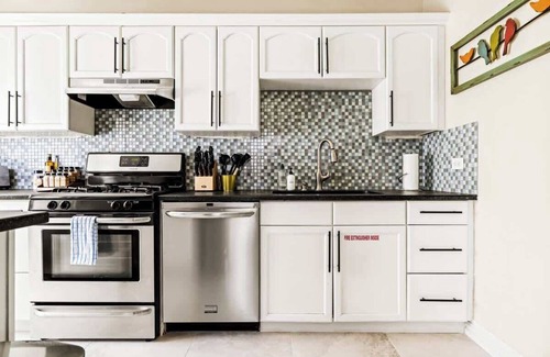 West Colfax Apartment | Stylish City Retreat | King Beds | Walk to Sloans