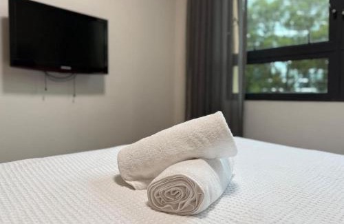 Parramatta Apartment | Stylish City Stay in Parramatta Pool , Parking