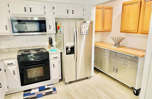 Sparks House | Stylish Comfort House|3Bedrooms|9Sleeps9