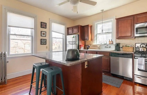 West End Apartment | Stylish comfortable period feature 2 bed - Sun drenched - Free parking