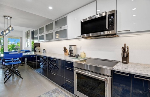 Sunrise Vista Chino Condo | Stylish Condo at Sunrise Racquet Club-Close to Palm Springs Shopping and Dining