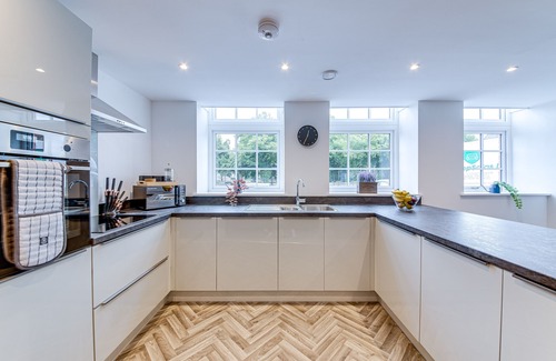 Worksop House | Stylish & Contemporary 2 Bedroom House in Worksop