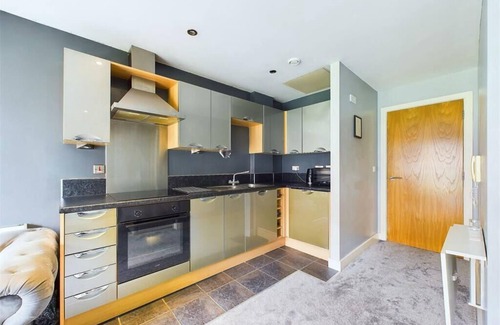 Sheffield Apartment | Stylish & Cosy Studio with Balcony Views - Vibrant City Centre!