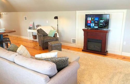 Steelville House | Stylish Cottage Loft Rental on a Farm in Lancaster County near Philadelphia, Pennsylvania