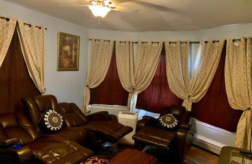 Pawtucket Apartment | Stylish, Cozy 2BR Private Apt, 2nd Floor, Scenic View, Well-Appointed, Near Providence, MA, RI Line, I-95 Access