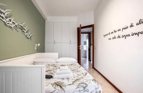 Universita House | Stylish & Cozy - 5 Star Location- Balcony - City View