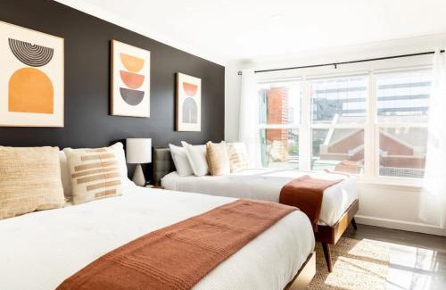Rutledge Hill Apartment | Stylish Downtown Nashville 3 Beds, 1 Bedroom with Private Patio, Parking