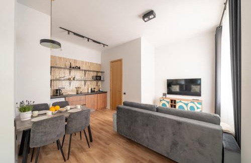 Avoti Apartment | Stylish family 1 BR with working desk by Park and Top Restaurants