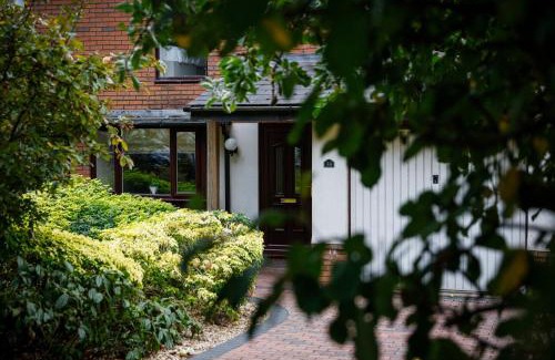 Penylan House | Stylish family home in desirable Penylan + Parking