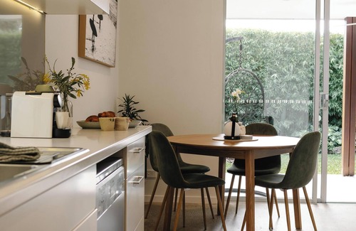 Mona Vale House | Stylish Family Stay – Cafes, Golf & Beach Nearby