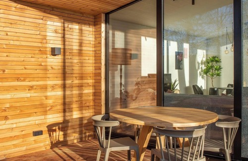 Maasbree House | Stylish forest cottage with private sauna and hot tub, surrounded by greenery. Ideal for couples or families seeking peace and wellness.
