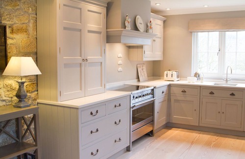 Helford House | Stylish Four Bedroom Clapboard Cottage in Picturesque Helford