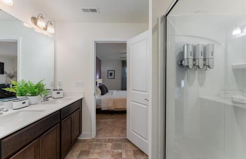 Southeast Raleigh House | Stylish Getaway near City Center & Coastal Credit Music Park