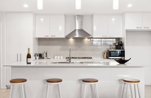 Wannanup House | Stylish Home in Wannanup – Close to Estuary & Beach - MIDDAY CHECK OUT