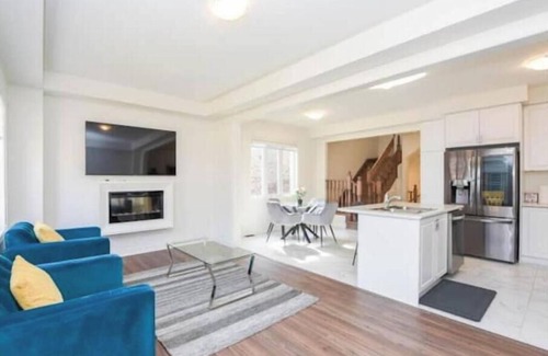 Watertown Apartment | Stylish Home in Waterdown!