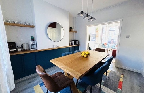 Everton House | Stylish home near Liverpool Football Club- 10min drive downtown