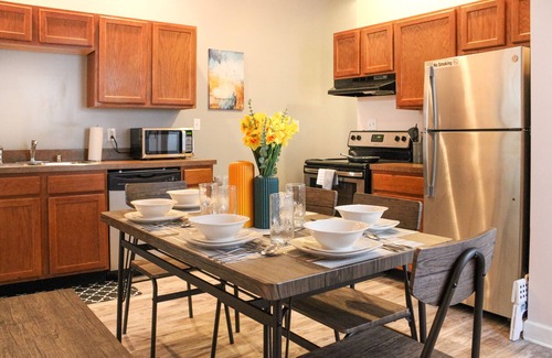 Phoenix Hill House | Stylish House Walking Distance from the Fun of the Highlands!