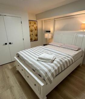 Delta House | Stylish Independent Holiday Home - 20 Min to Vancouver
