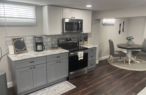 Stanton Apartment | Stylish lower level apartment