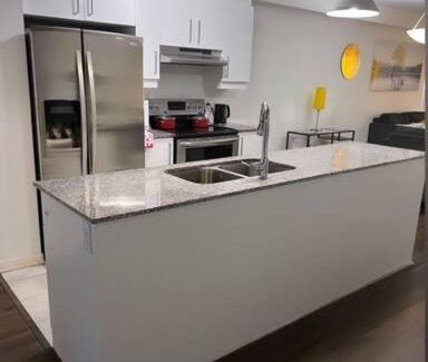 Aylmer Apartment | Stylish Luxe Space w Free Parkx