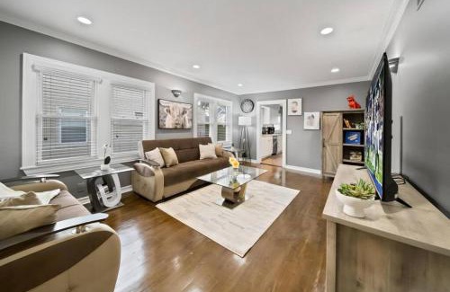 Birmingham House | Stylish Luxury 3bd home in Downtown Birmingham
