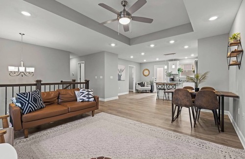 Grandview House | Stylish MidModern New Build w/Extra Apartment