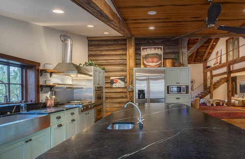 Lake Hill House | Stylish, modern barn with chef’s kitchen, heated pool, privacy