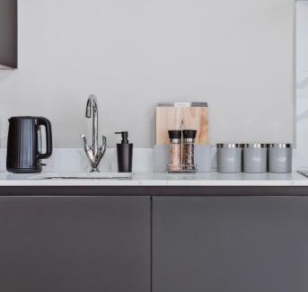 Sheldon Apartment | Stylish new-build, FREE parking, 10 minutes to NEC & BHX airport